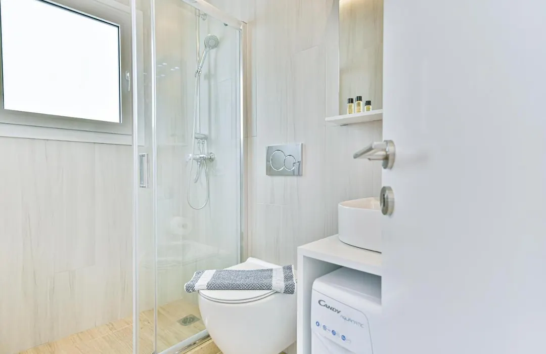 Glassy Apartment-1